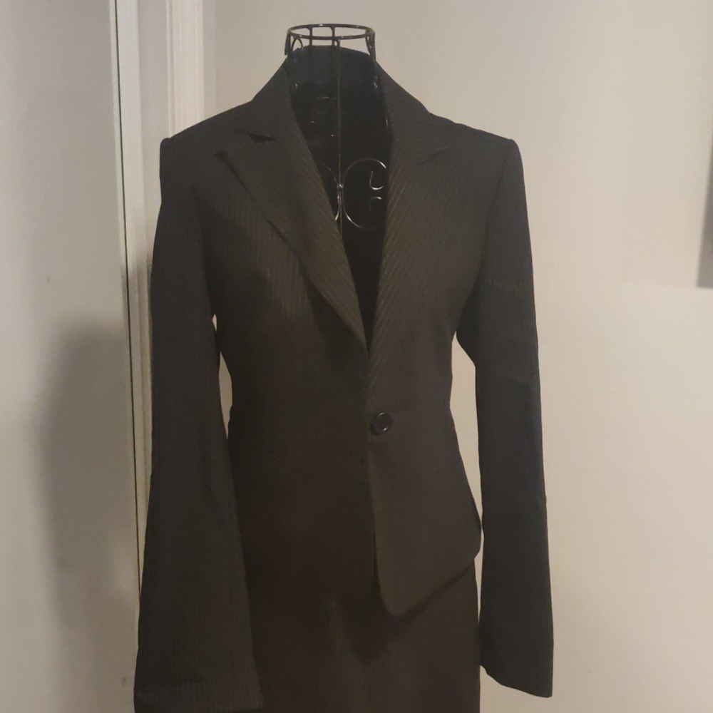 Bcbgmaxazria suite